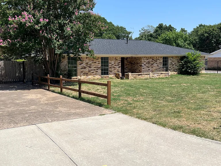 6413 Kingston Dr — Photo 1