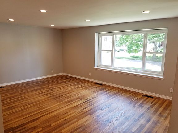 3rd image of 1271 Greenbrier Ln