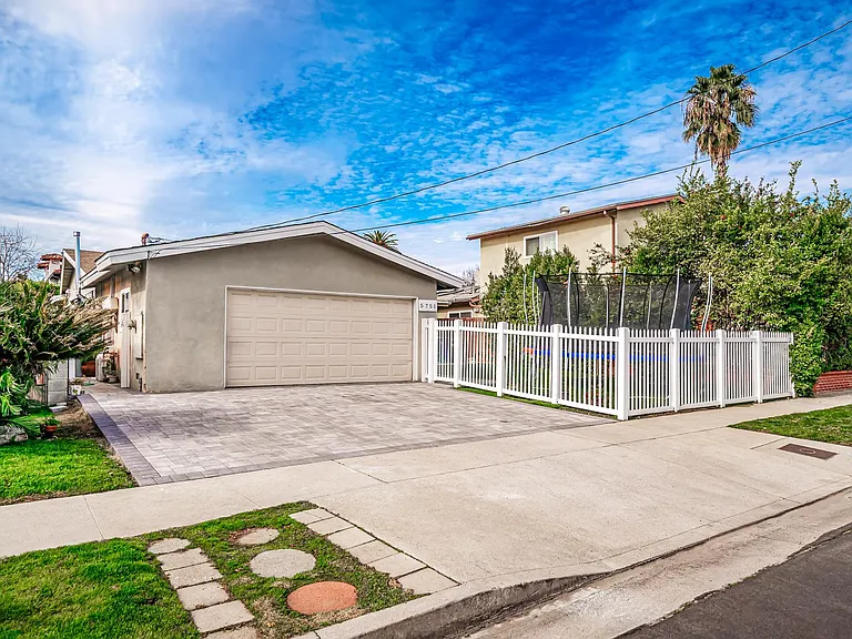5751 Corteen Pl — Photo 31
