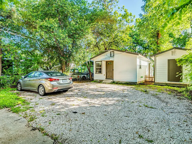 2610 E 3rd St #B — Photo 17