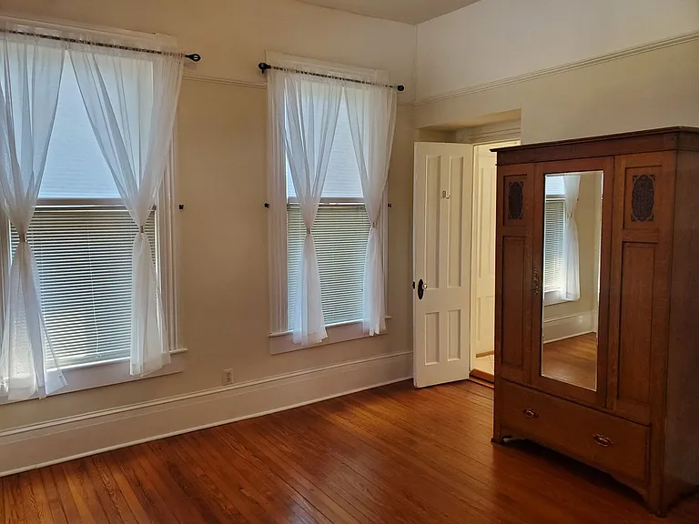 2402 Lincoln St — Photo 12
