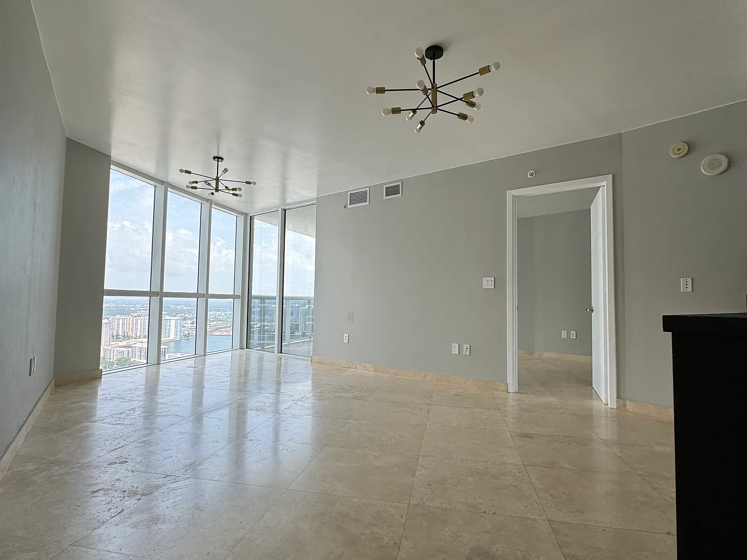 1 bed, 920 sqft, $4,900 — Photo 2
