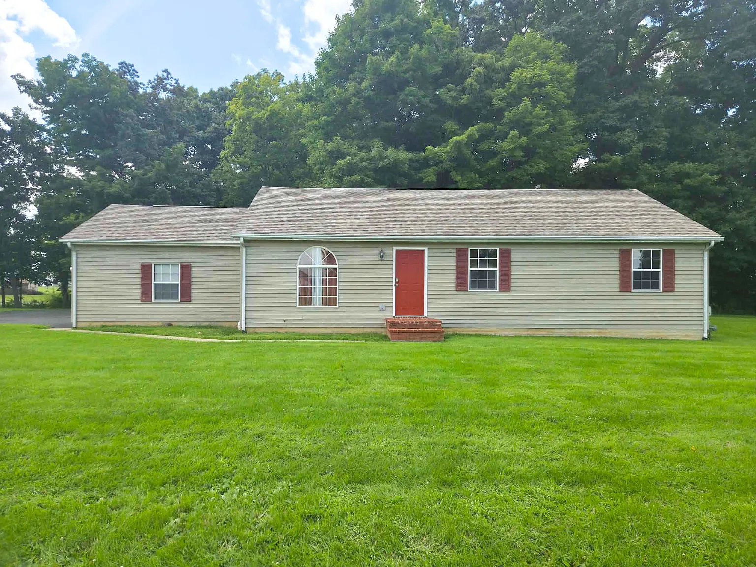 3 bed, 1288 sqft, $2,100 — Photo 1