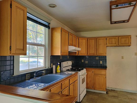3rd image of 200 Los Banos Ave