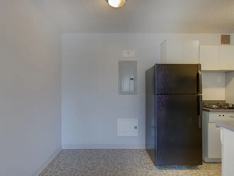 Kent Apartments — Photo 30