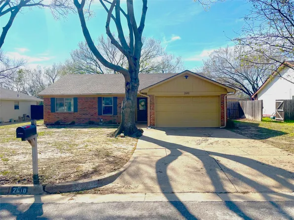 2610 N Casa Blanca Ct, Arlington, TX 76015