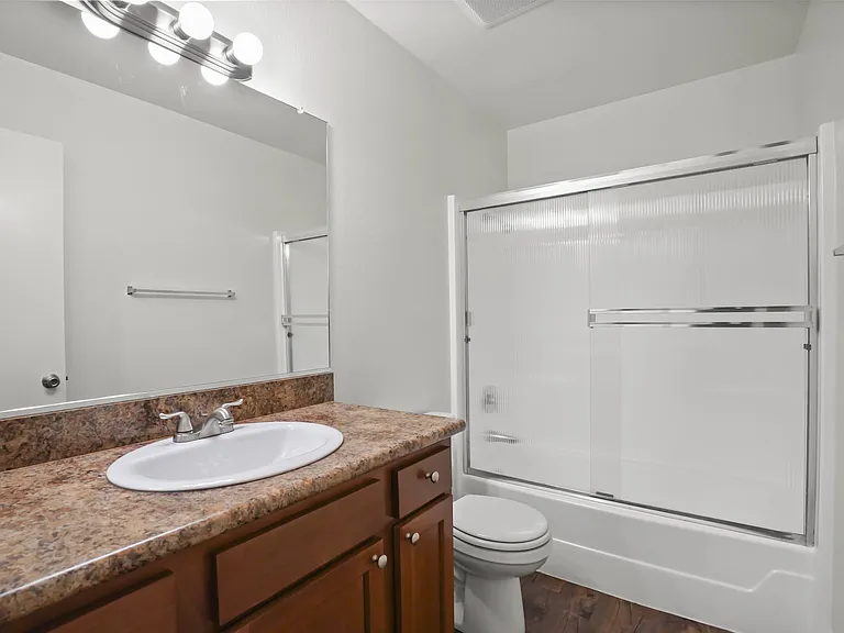 Balboa Apartments — Photo 6