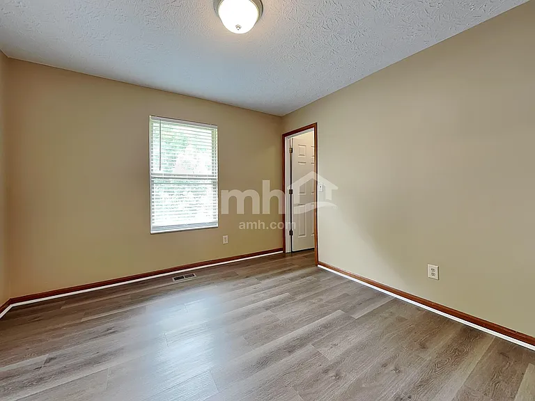 440 Dexter Ct — Photo 16