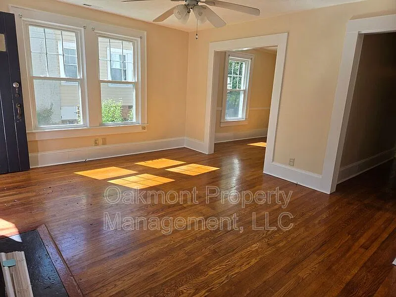 2 bed, 1.0 bath, 910 sqft, $1,295 — Photo 3