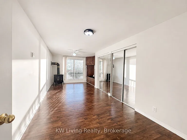 127 Lake Dr N — Photo 29