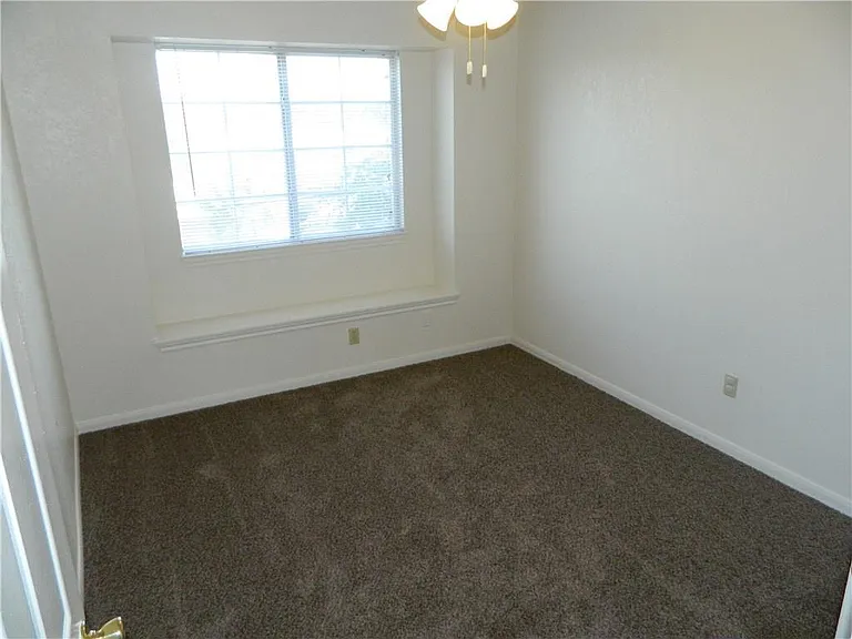 7213 Oak Meadow Dr #B — Photo 11