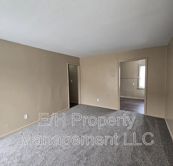 1952 S Hiram Ave — Photo 3