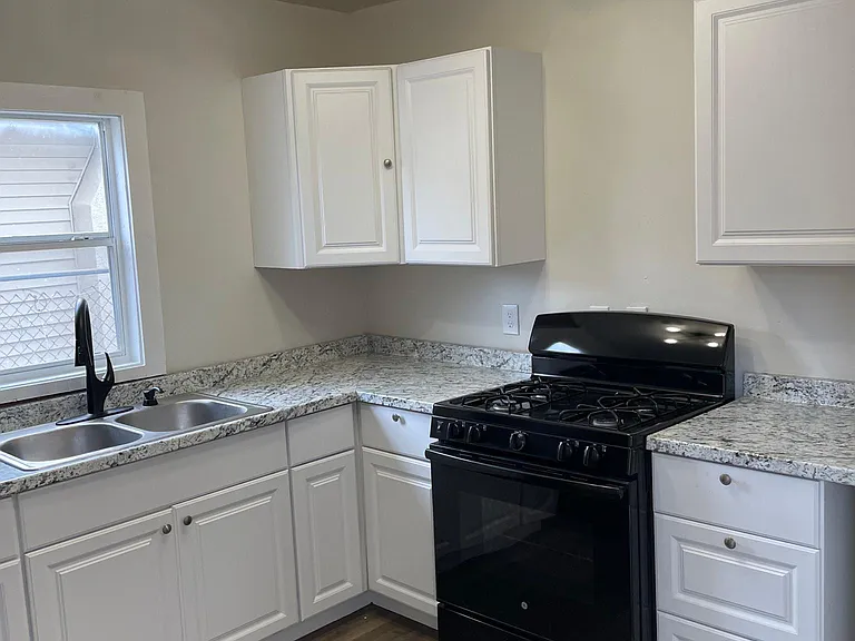 415 N Cleveland Ave W — Photo 8