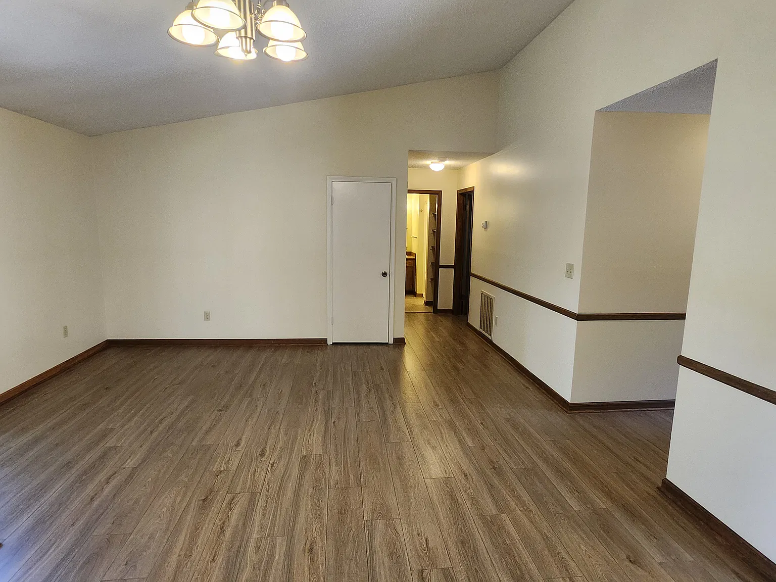 2 bed, 1131 sqft, $1,475 — Photo 4