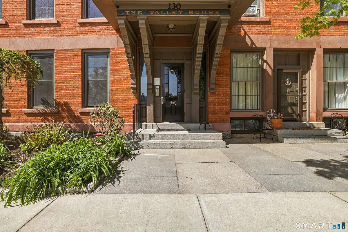 Building Photo - 130 Main St #3A