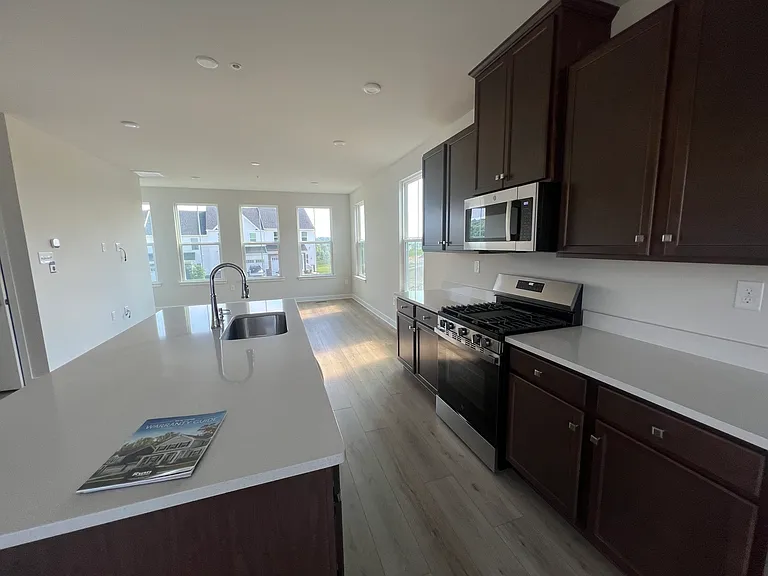 2511 Baydon Ln — Photo 3