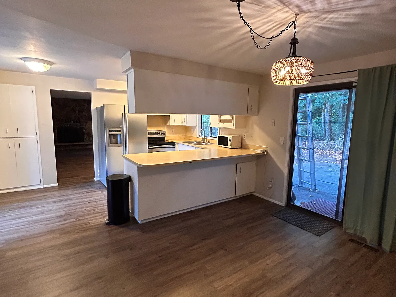 4 bed, 1996 sqft, $2,600 — Photo 4