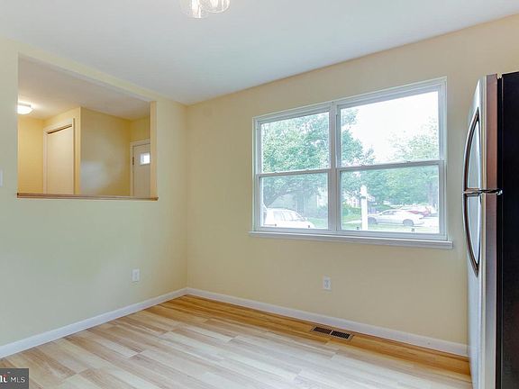 Table space kitchen.