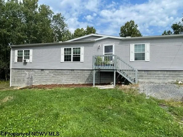 687 Concord Rd, Newburg, WV 26410