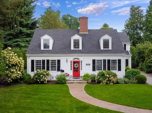34 Longview Rd, Reading, MA 01867