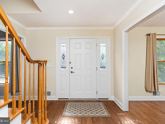 4th image of 85 Village Dr E
