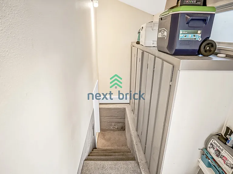 909 N 105th St — Photo 12