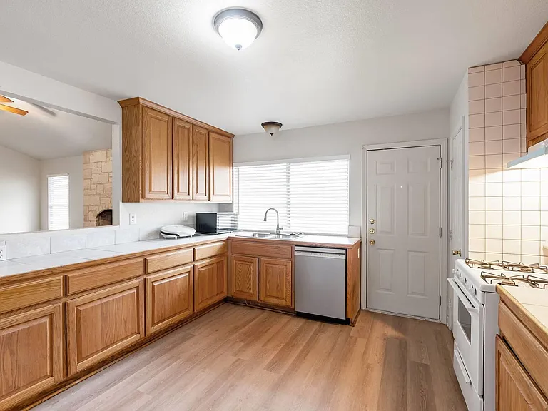 8408 Staunton Dr — Photo 8