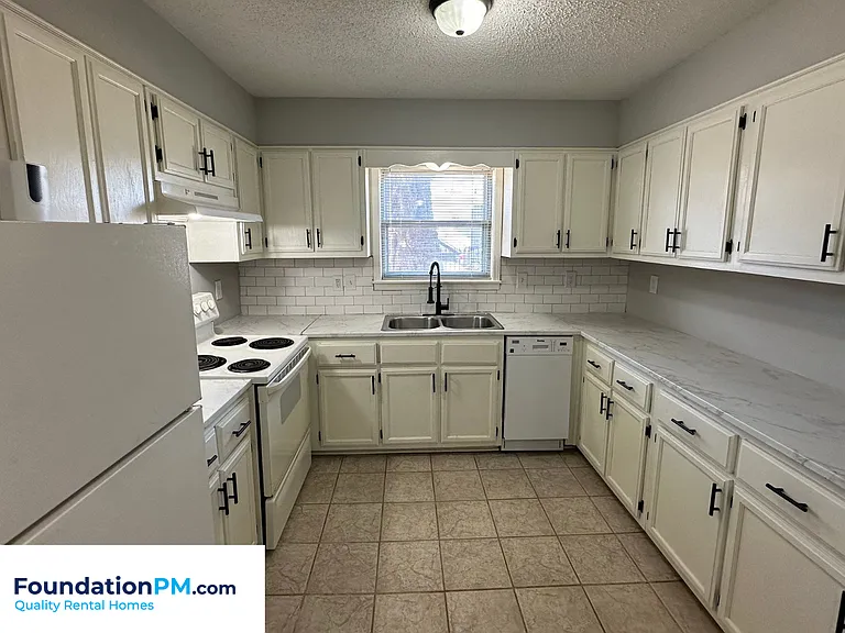 34 N Idlewild St #3 — Photo 4