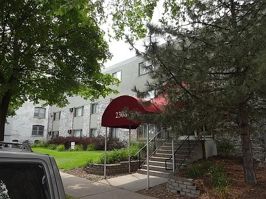 Lyndale Ave Apartments — Photo 3