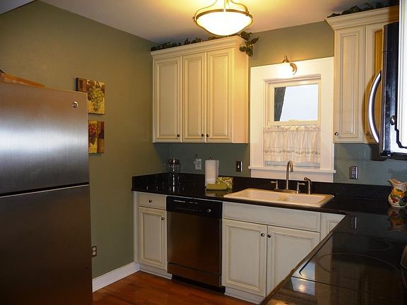 4th image of 40 Pinehurst Ave