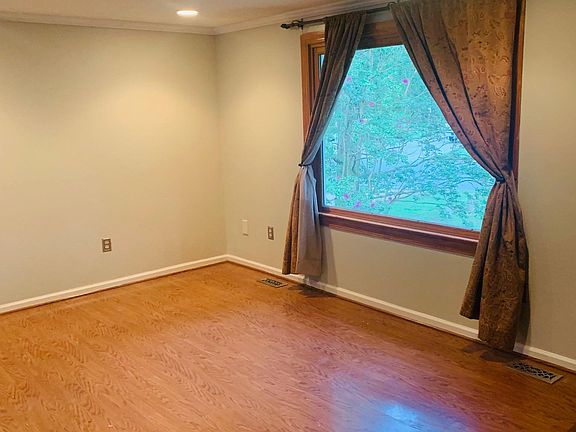 Living Room - Bright!