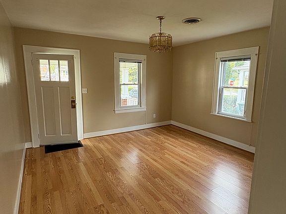 4th image of 809 Nichols Rd