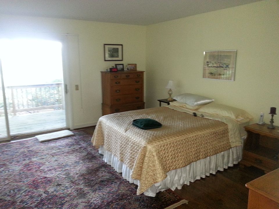 2nd image of 603 Farragut St NW
