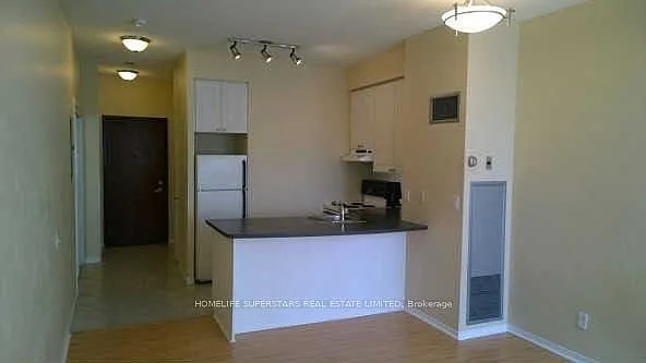 555 Yonge St #301 — Photo 3
