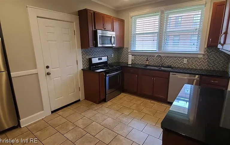 1071 Van Dyke St #2 — Photo 6