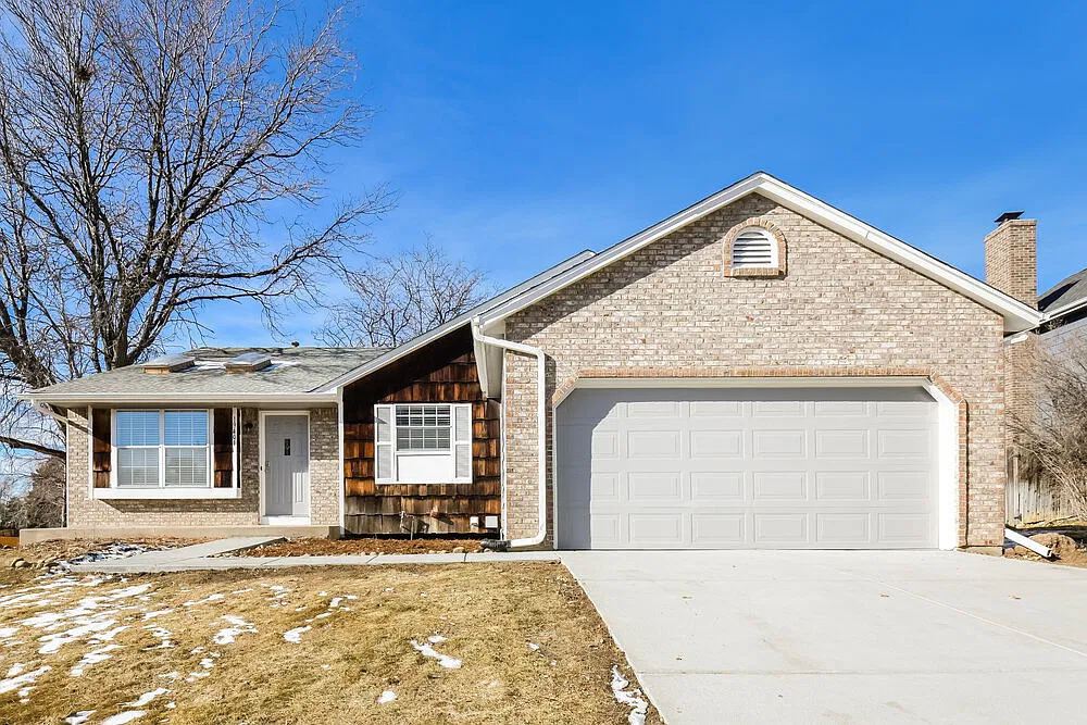 4 bed, 2.0 bath, 1968 sqft, $2,770 — Photo 1