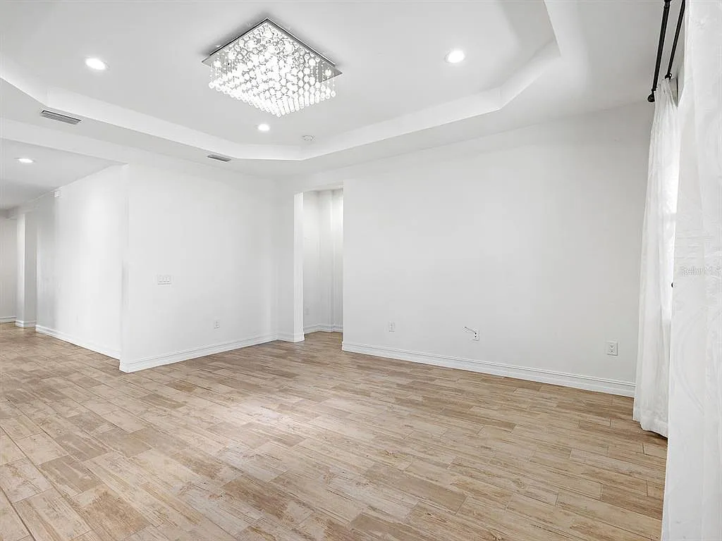 4 bed, 3.0 bath, 2370 sqft, $3,295 — Photo 4