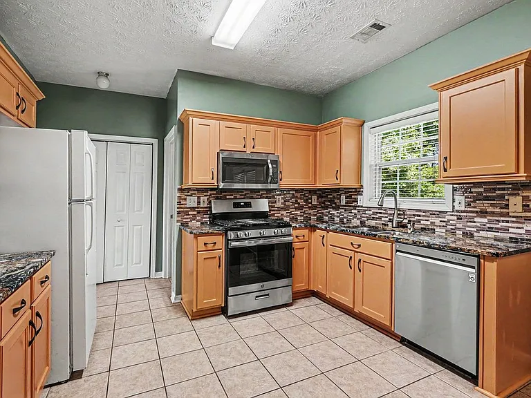 375 Clairidge Ln SW — Photo 9
