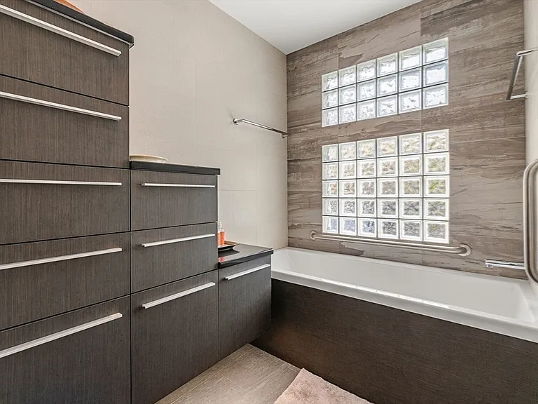 37 Beverly Rd — Photo 19