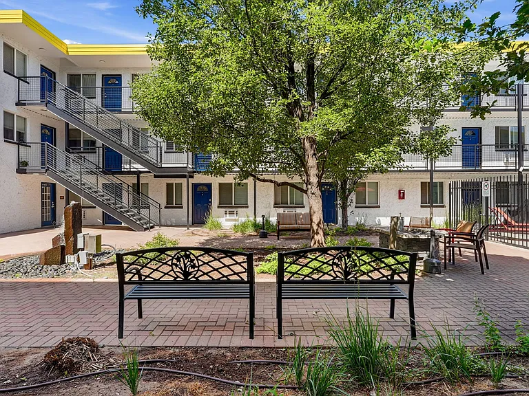 Courtyard at Cherry Creek — Photo 72