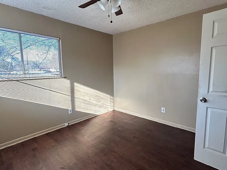 1105 Culverhouse St — Photo 6