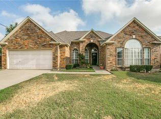 1860 Glen Wood Dr, Grapevine, TX 76051