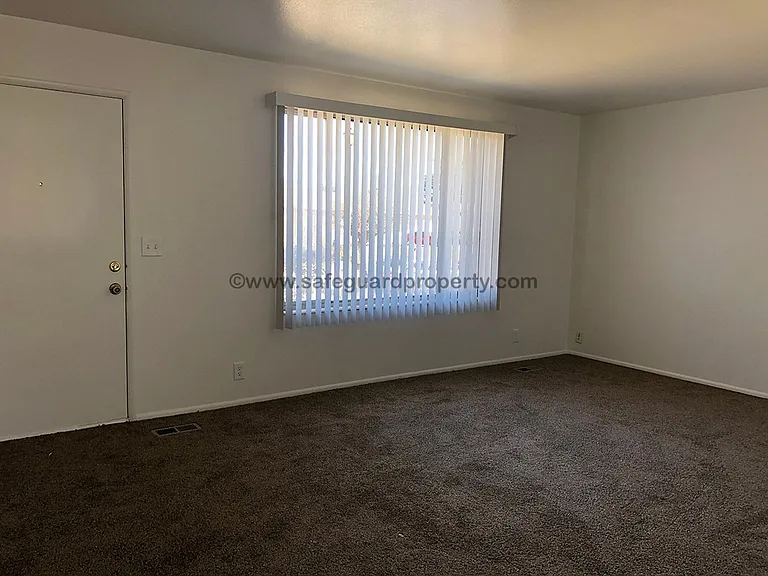 5204 S Kingswood Dr — Photo 2