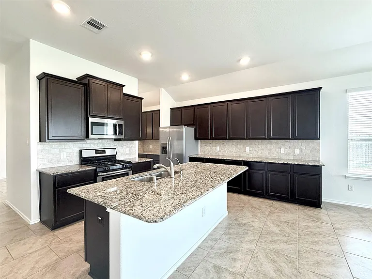 23603 Legano Dr — Photo 4