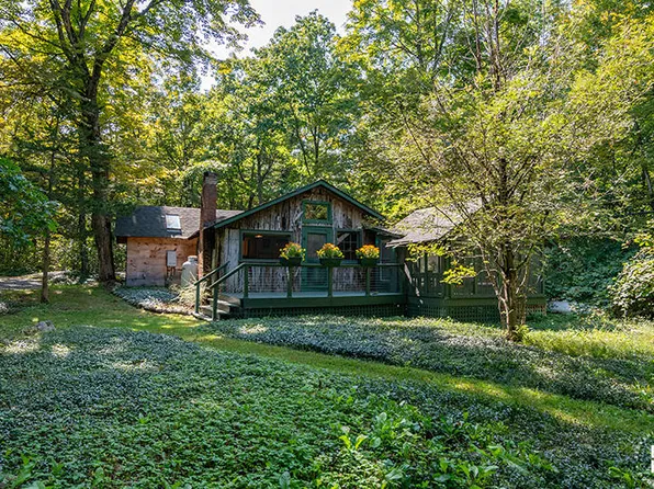 34 Ridge Way, Essex, NY 12936