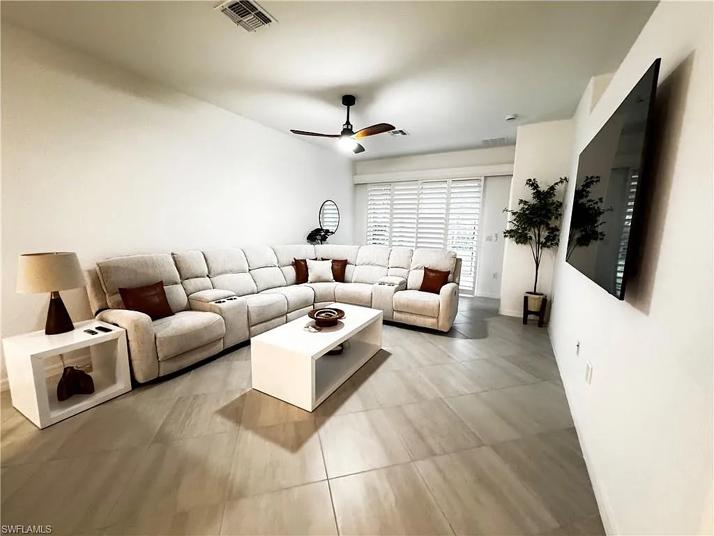 3 bed, 2.0 bath, 1389 sqft, $2,200 — Photo 4