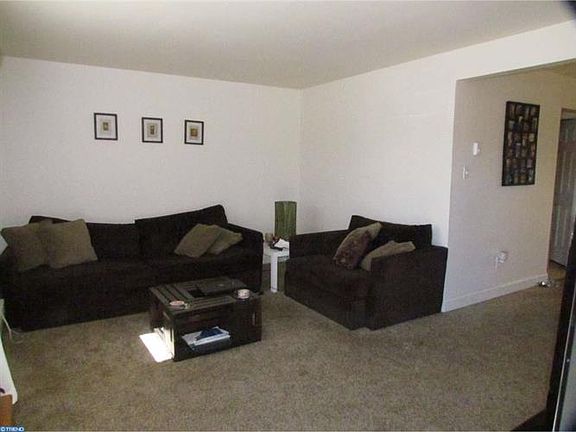 4th image of 539 Colonial Dr