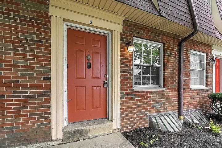 1st image of 5690 Beechcroft Rd APT B