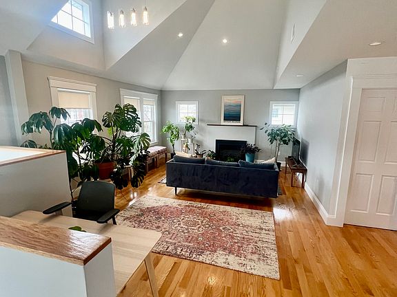 4th image of 32 Brimmer St #2
