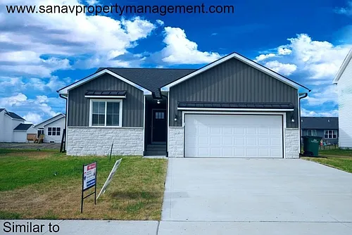 690 SE Mesa Dr Photo 1
